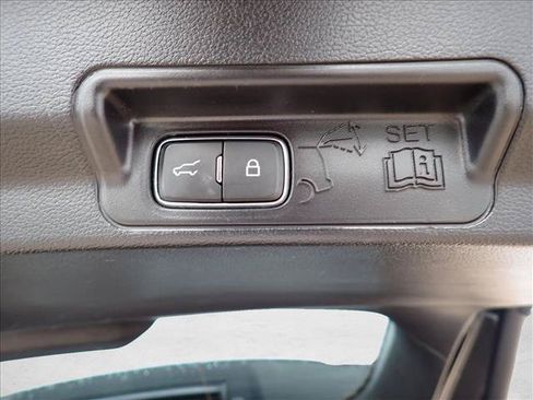 Used 2021 Ford Explorer Limited AWD/4WD image 9