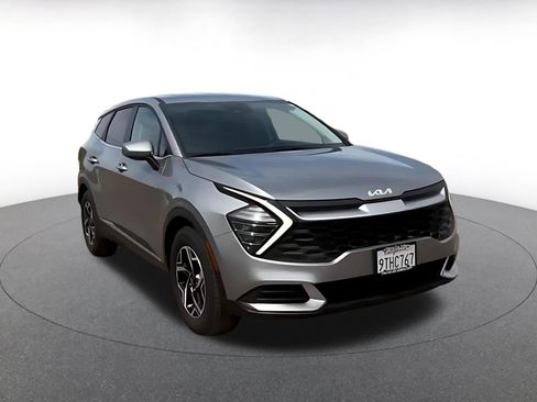 Used 2025 Kia Sportage LX image 3