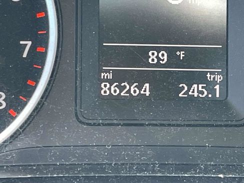 Used 2015 Volkswagen Tiguan SEL FWD image 26