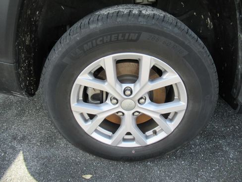 Used 2022 Jeep Grand Cherokee L Limited RWD image 5