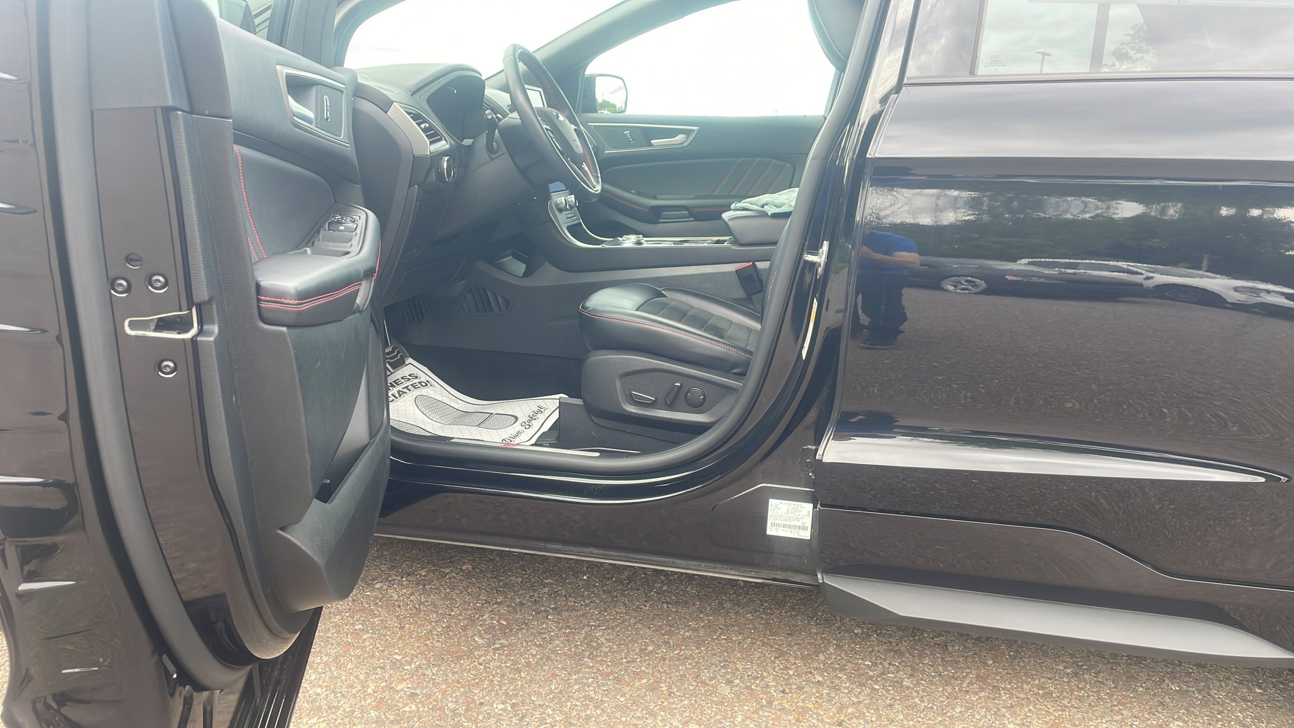 Certified 2024 Ford Edge ST-Line AWD/4WD image 11