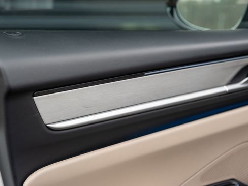 Certified 2025 Porsche Macan Electric image 17