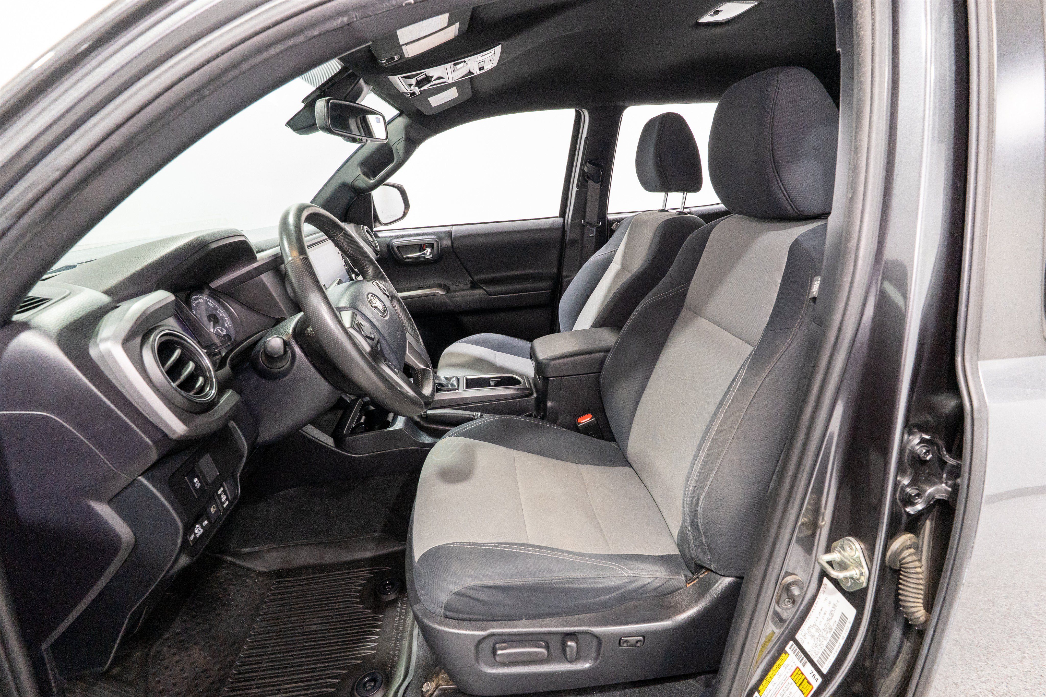 Used 2020 Toyota Tacoma TRD Off-Road AWD/4WD image 15