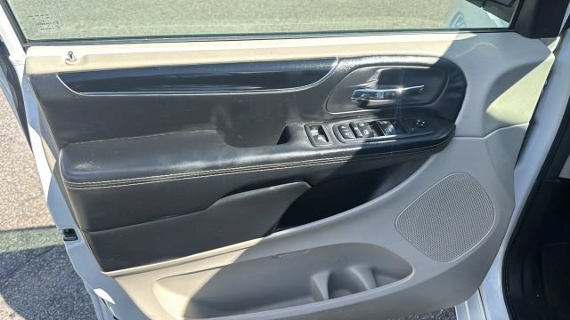 Used 2019 Dodge Grand Caravan SXT FWD image 14