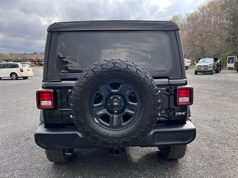 Used 2018 Jeep Wrangler Sport image 6
