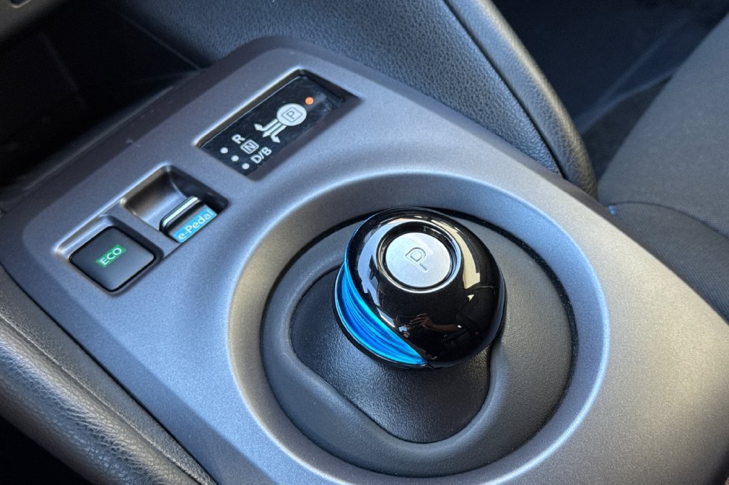 Used 2025 Nissan Leaf S FWD image 20