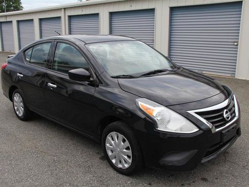 Used 2015 Nissan Versa SV FWD image 4