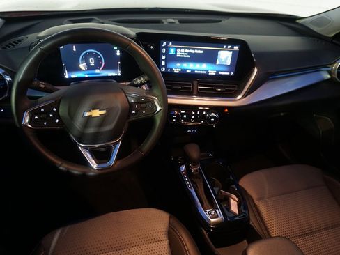 Certified 2025 Chevrolet Trax LT w/ LT Convenience Package image 13