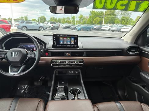 Used 2025 Honda Pilot Elite image 31
