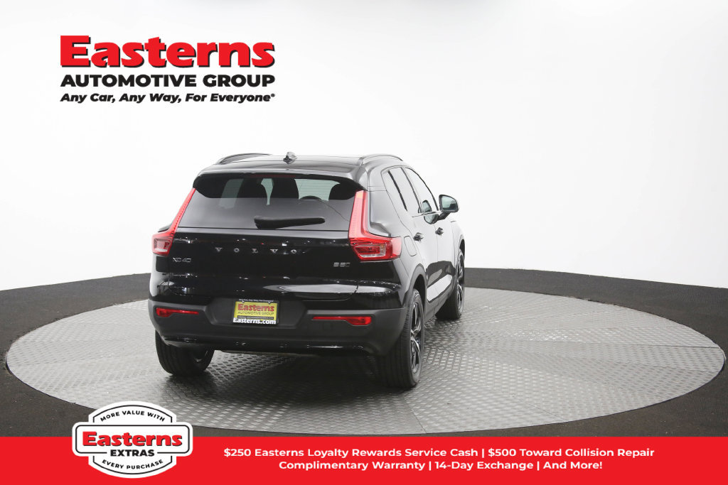Used 2024 Volvo XC40 B5 Core AWD/4WD image 40