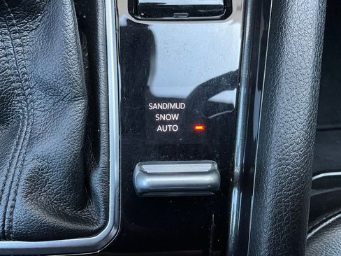 Used 2025 Jeep Compass Latitude image 23