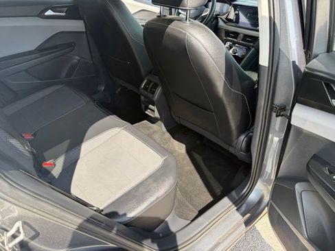 Used 2023 Volkswagen Taos SE FWD image 31