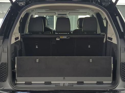 New 2026 Land Rover Discovery Limited Edition AWD/4WD image 37