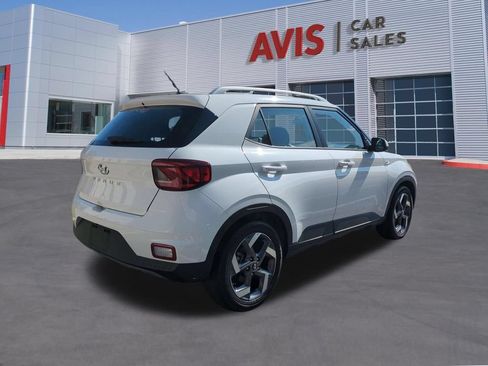 Used 2025 Hyundai Venue SEL FWD image 6