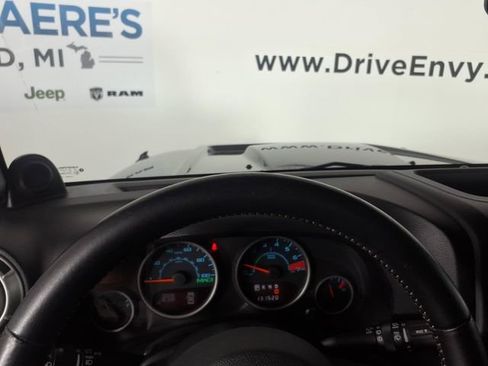 Used 2012 Jeep Wrangler Unlimited Rubicon AWD/4WD image 26