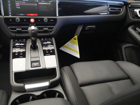 New 2026 Porsche Macan AWD/4WD image 28