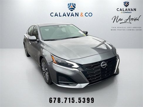 Used 2024 Nissan Altima 2.5 SV w/ SV Premium Package image 1