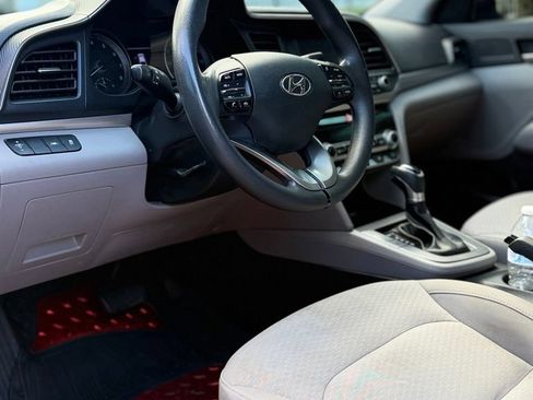 Used 2020 Hyundai Elantra SE FWD image 14