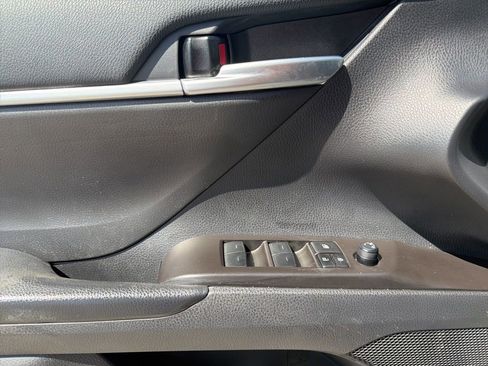 Used 2023 Toyota Camry SE FWD image 12