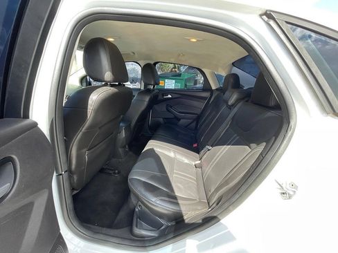 Used 2014 Ford Focus SE w/ Equipment Group 201A FWD image 4
