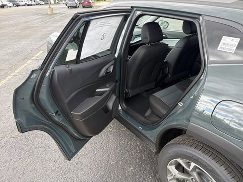 New 2026 Chevrolet Trax LT w/ LT Convenience Package FWD image 24