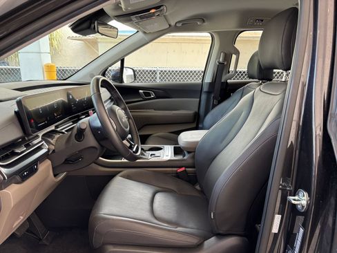 Used 2026 Kia Carnival FWD image 29