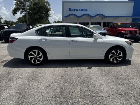 Used 2017 Honda Accord EX image 5