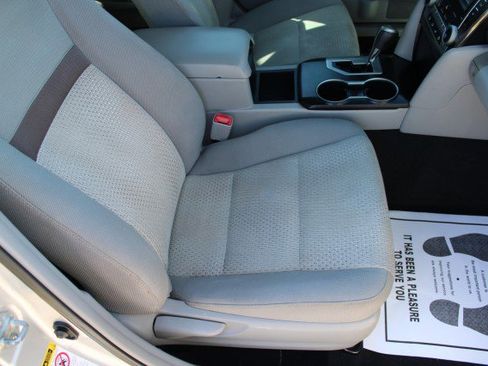 Used 2013 Toyota Camry L image 26