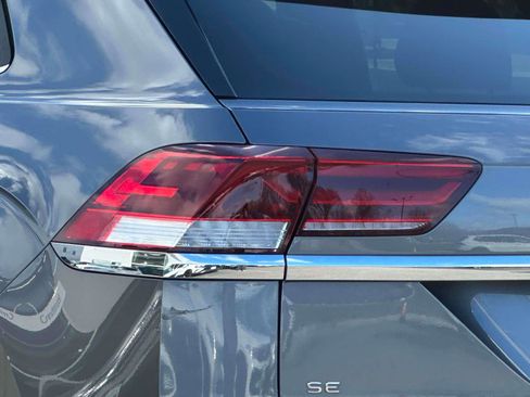 Certified 2022 Volkswagen Atlas Cross Sport SE image 8