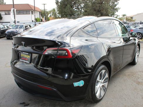 Used 2021 Tesla Model Y Long Range AWD/4WD image 32
