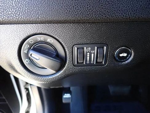 Used 2022 Dodge Charger SXT w/ Leather Interior Group image 17