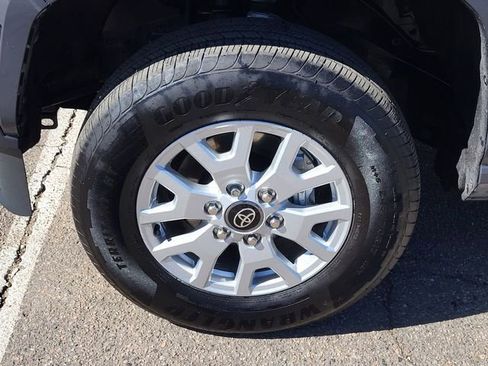 Used 2025 Toyota Tacoma SR5 image 10