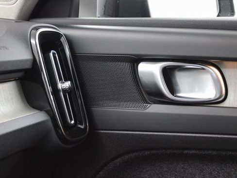 Certified 2025 Volvo XC40 B5 Plus AWD/4WD image 41