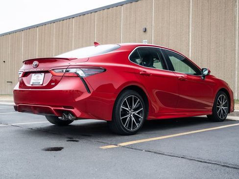 Used 2023 Toyota Camry SE image 9