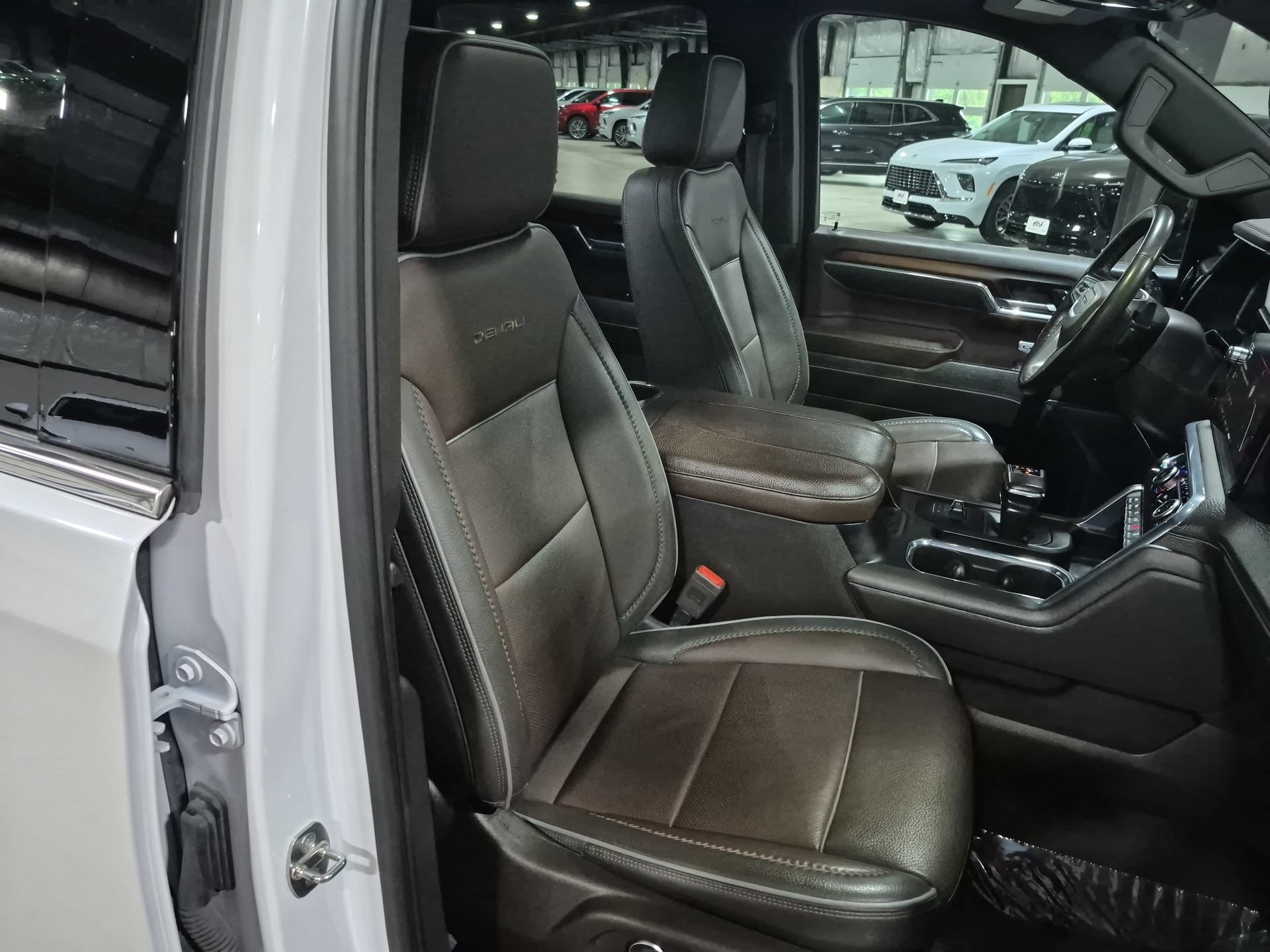 Used 2024 GMC Sierra 1500 Denali w/ Denali Reserve Package AWD/4WD image 30
