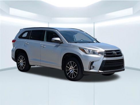Used 2018 Toyota Highlander SE FWD image 8