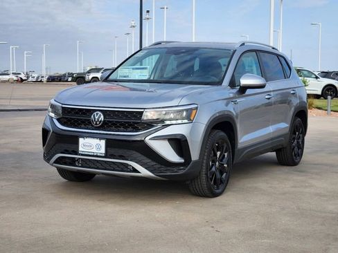 New 2024 Volkswagen Taos SE image 2