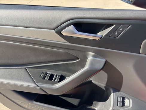 Used 2022 Volkswagen Jetta SE image 15