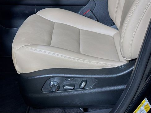 Certified 2025 Cadillac XT4 Premium Luxury image 17