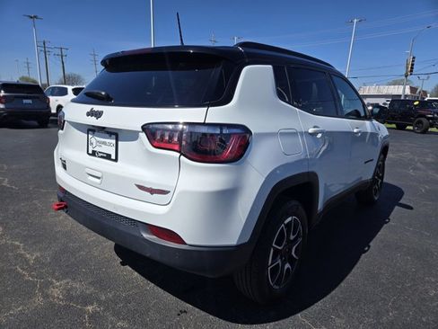 Used 2025 Jeep Compass Trailhawk AWD/4WD image 5