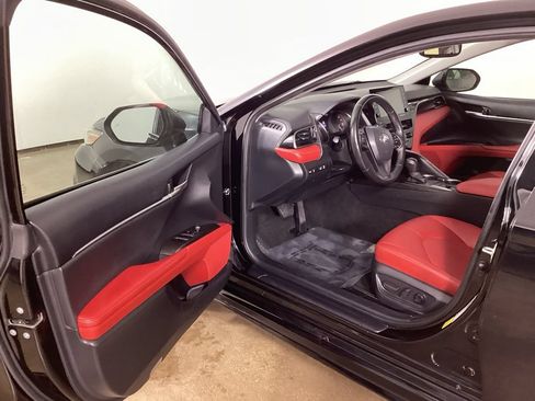 Used 2024 Toyota Camry XSE FWD image 9