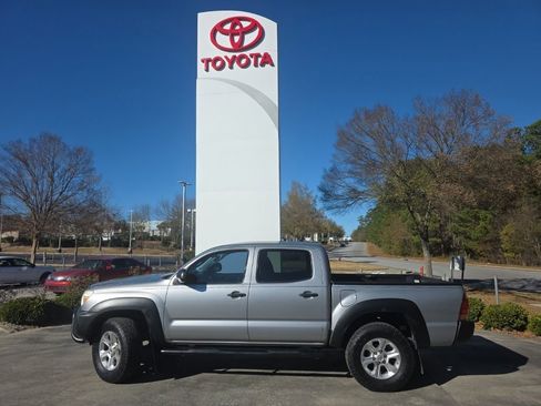 Used 2015 Toyota Tacoma PreRunner image 3