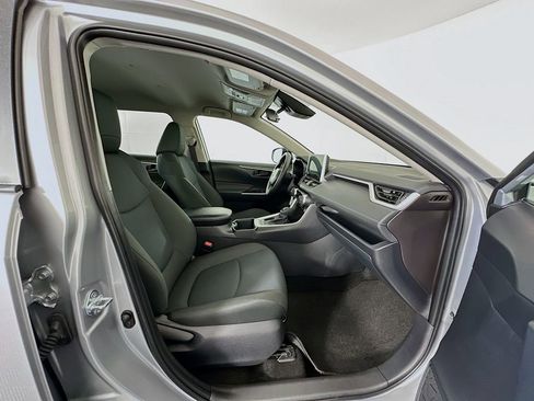 Used 2025 Toyota RAV4 LE image 27