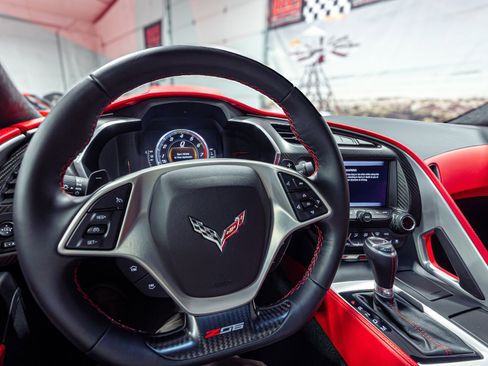 Used 2016 Chevrolet Corvette Z06 w/ 3LZ Preferred Equipment Group image 17