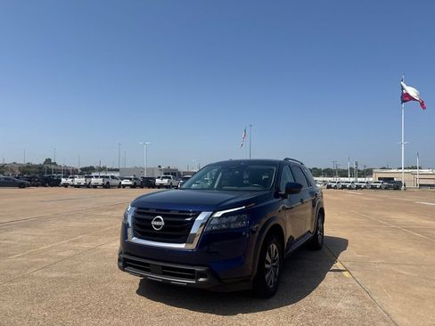 Certified 2025 Nissan Pathfinder SV FWD image 7
