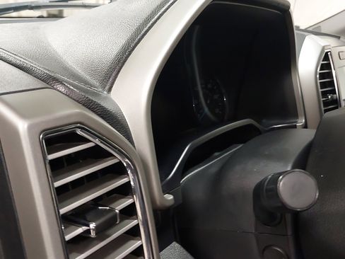 Used 2016 Ford F150 Lariat w/ Equipment Group 502A Luxury image 17