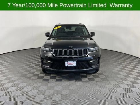 Used 2023 Jeep Grand Cherokee Laredo AWD/4WD image 2