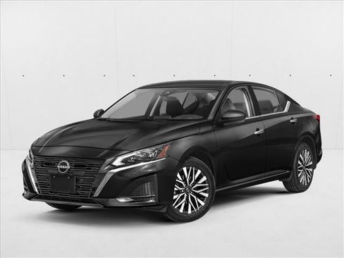 Used 2024 Nissan Altima 2.5 SV FWD image 1