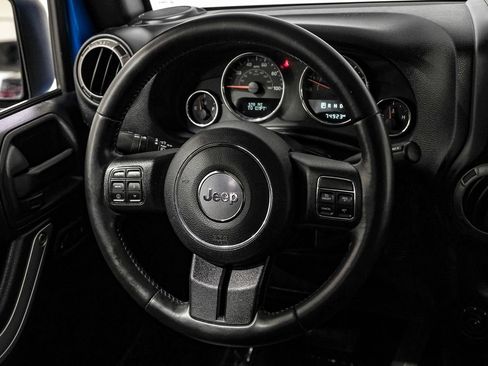 Used 2015 Jeep Wrangler Unlimited Sahara w/ Connectivity Group AWD/4WD image 18