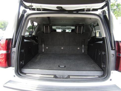Used 2018 Chevrolet Suburban LT image 12